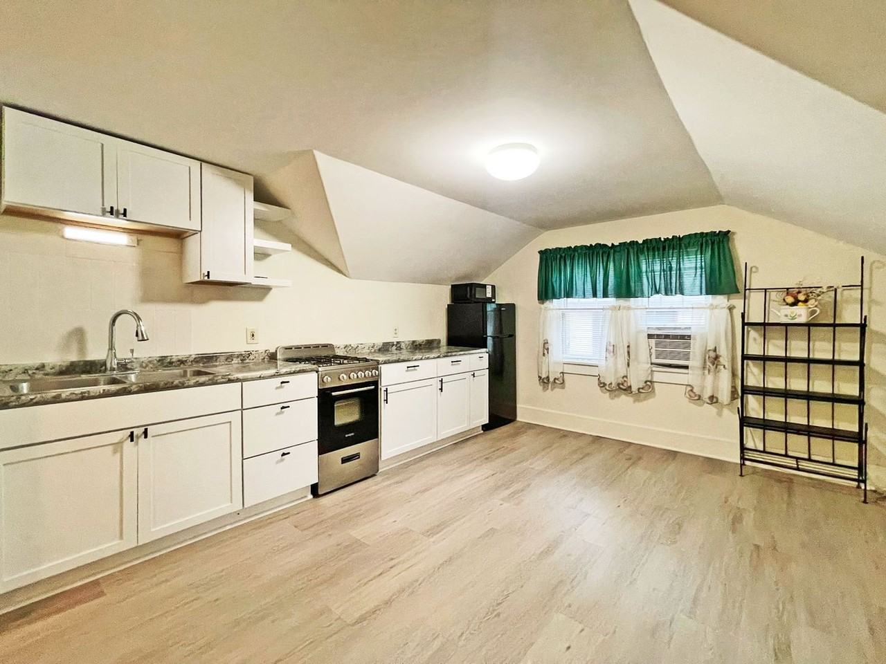 245 7th Ave N - Photo 4 of 18