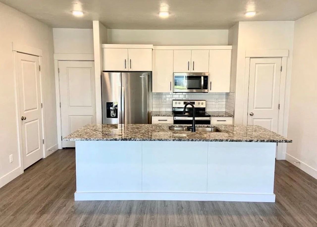 651 S 2400 W #2102 - Photo 3 of 22