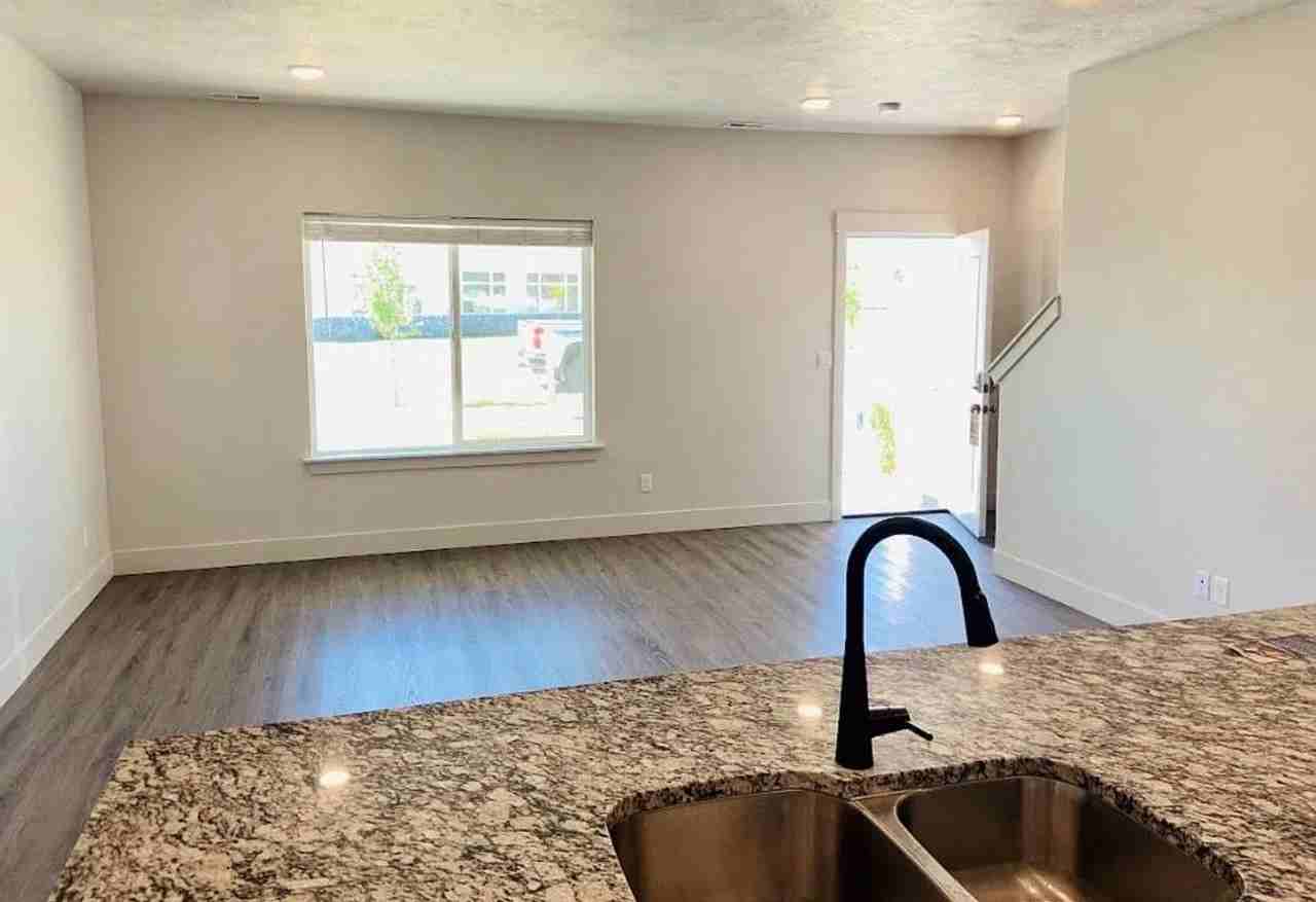 651 S 2400 W #2102 - Photo 5 of 22