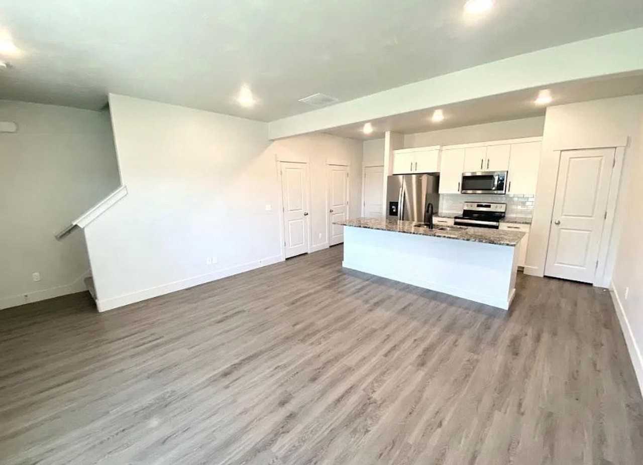 651 S 2400 W #2102 - Photo 7 of 22
