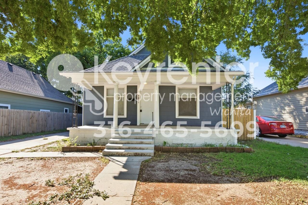 2035 N Park Pl
