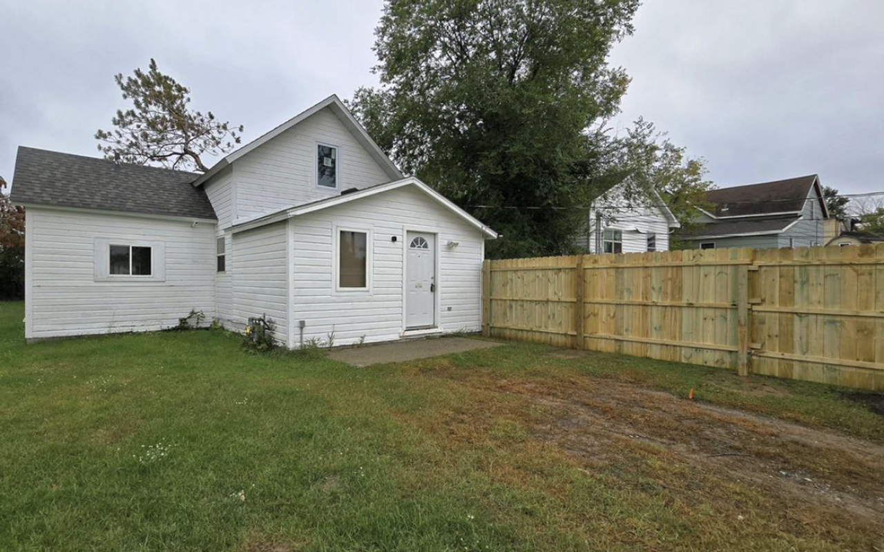 707 Irvine Ave Nw - Photo 2 of 13