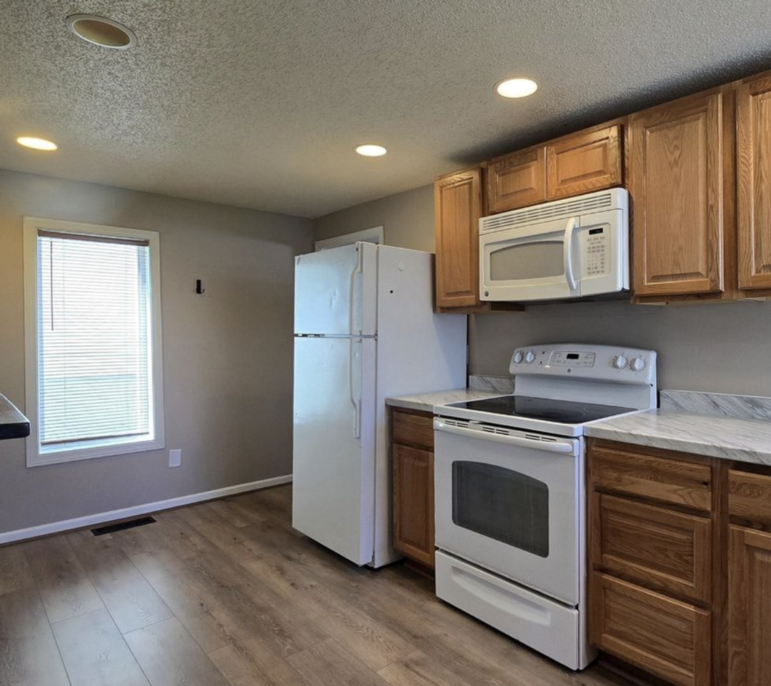 707 Irvine Ave Nw - Photo 3 of 13
