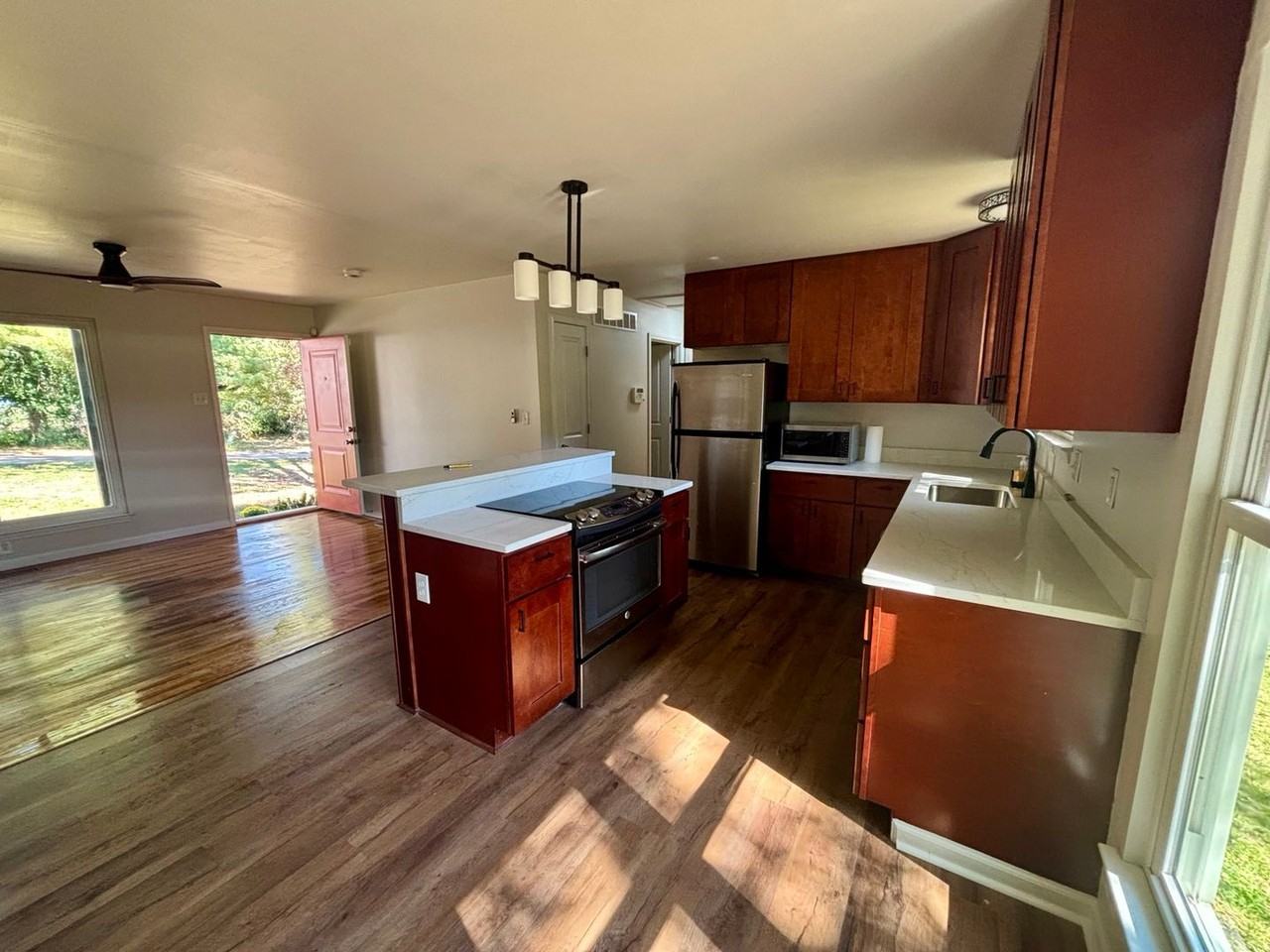 110 E Thornton Ave - Photo 3 of 19