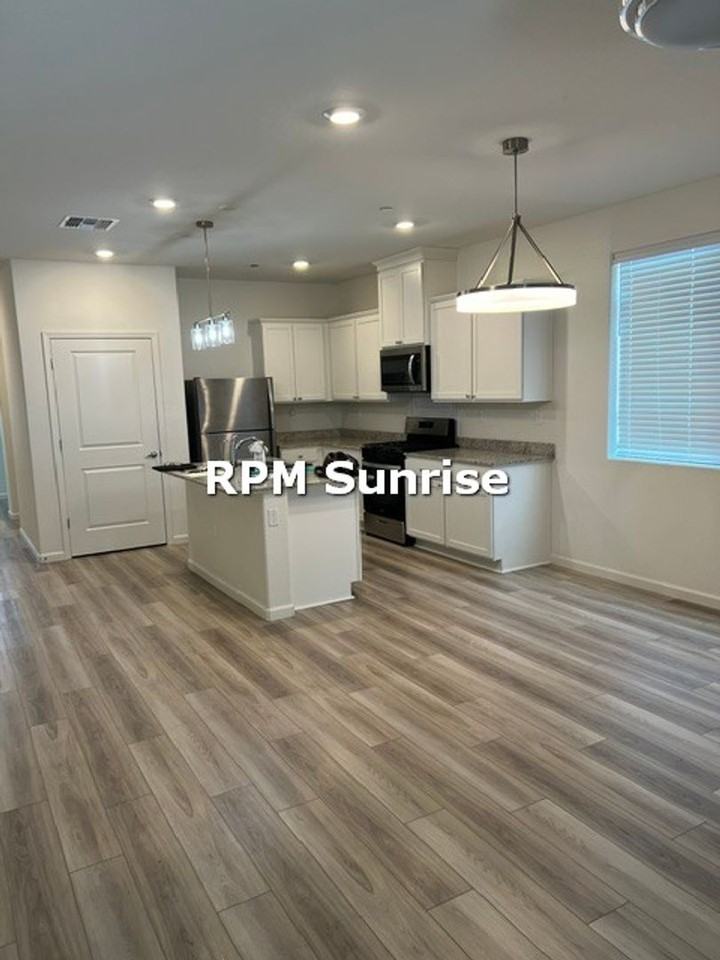 4415 Canada Way - Photo 2 of 13