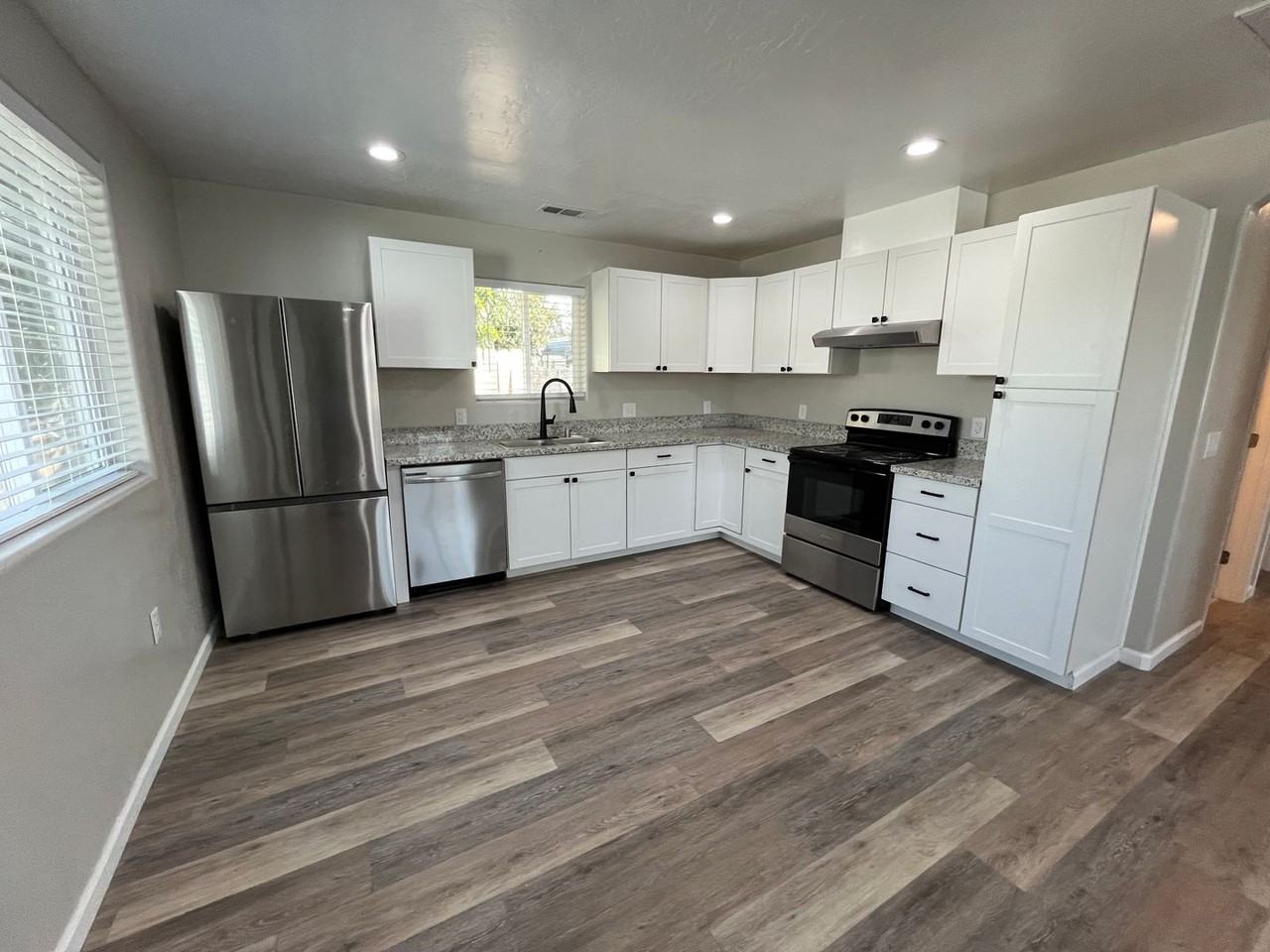 146 N Prospect St #B - Photo 3 of 8