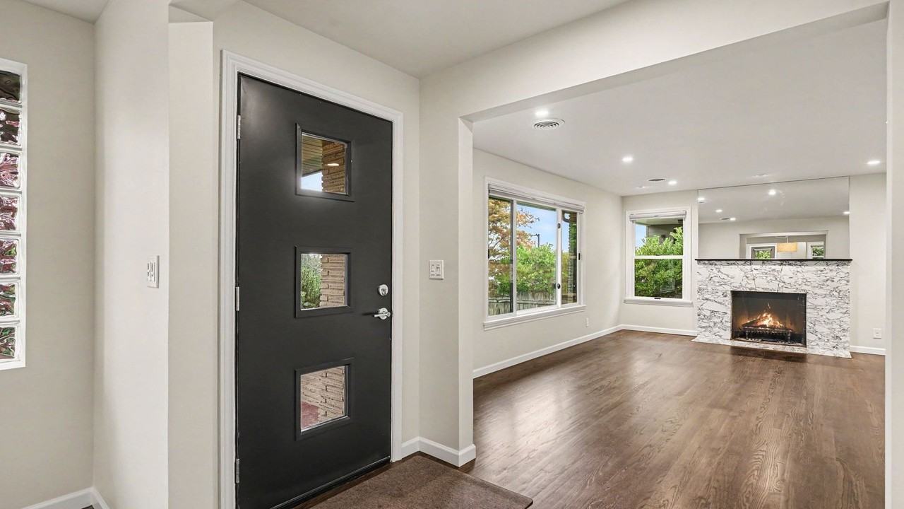 10680 Marine View Dr Sw - Photo 3 of 33