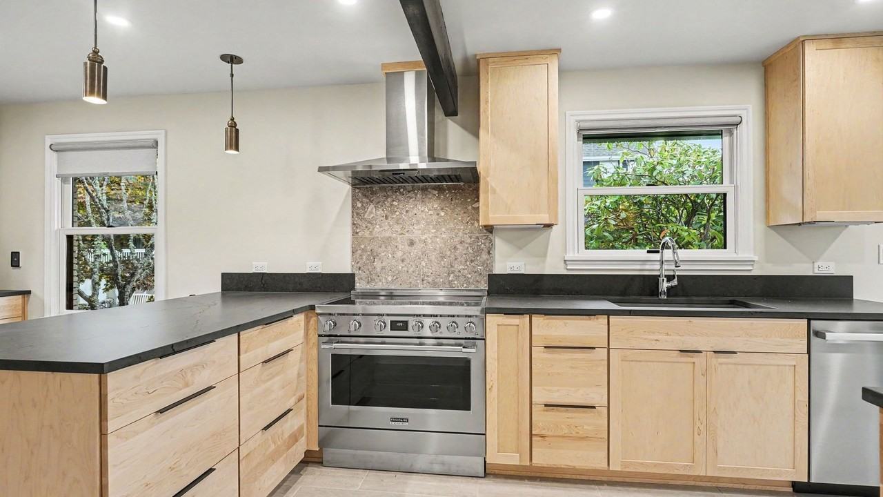 10680 Marine View Dr Sw - Photo 6 of 33