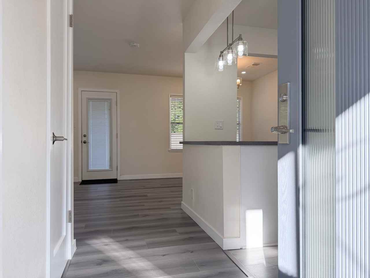6459 Forbes Ave - Photo 2 of 34