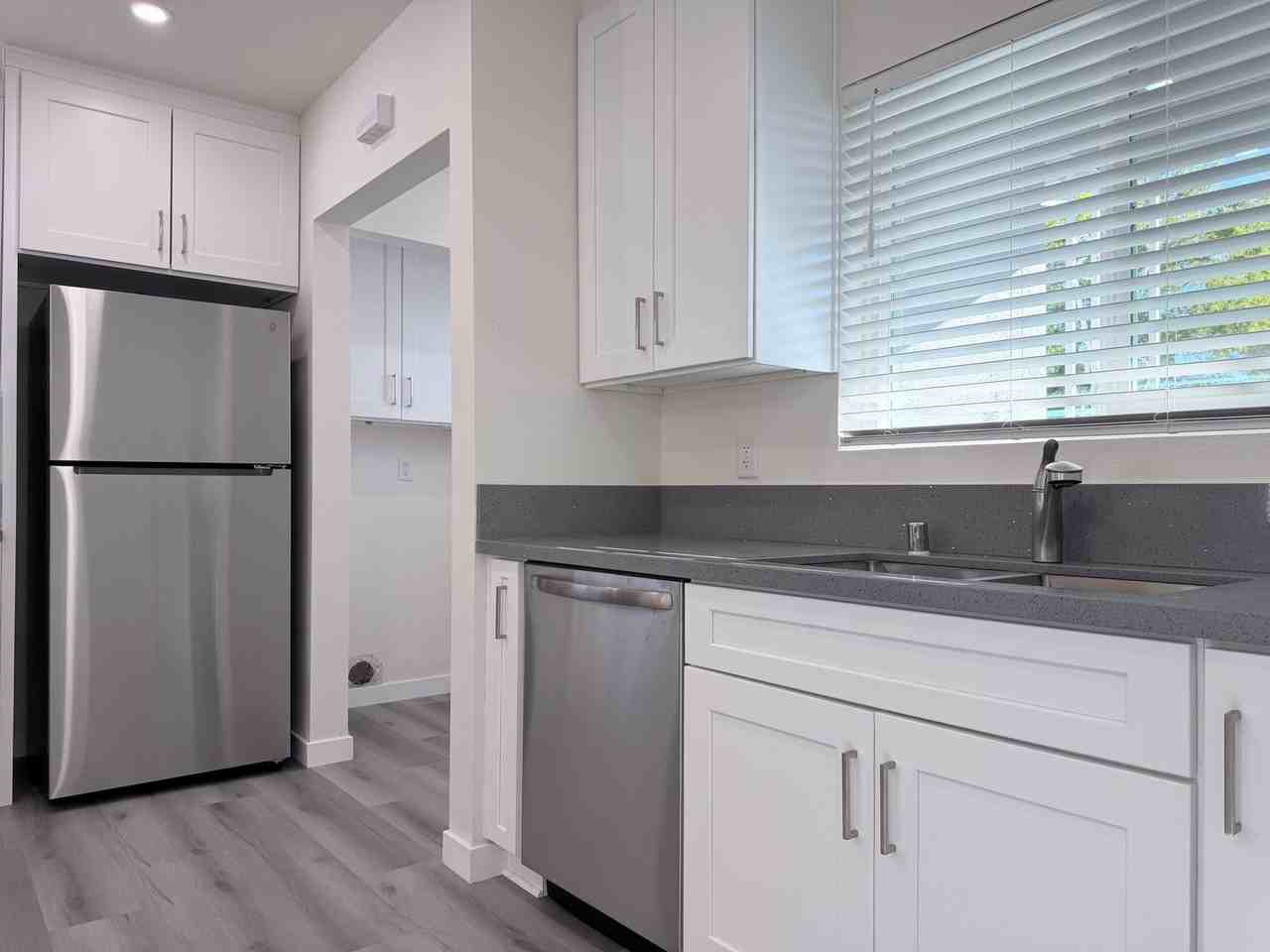 6459 Forbes Ave - Photo 5 of 34