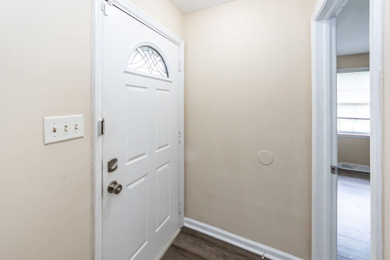 104 Hamlet Ln - Photo 3 of 50