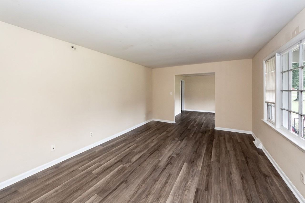 104 Hamlet Ln - Photo 4 of 50