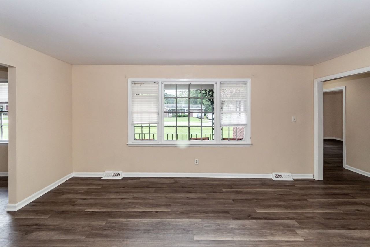 104 Hamlet Ln - Photo 5 of 50