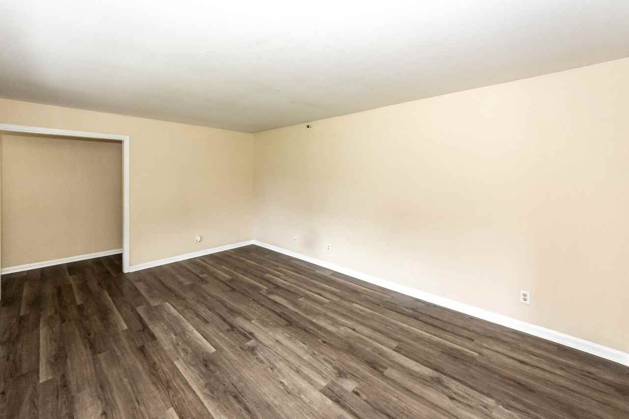 104 Hamlet Ln - Photo 7 of 50