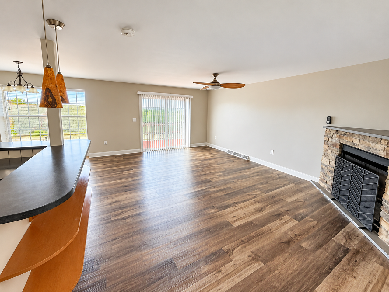 787 Oak Leaf Ln - Photo 3 of 21
