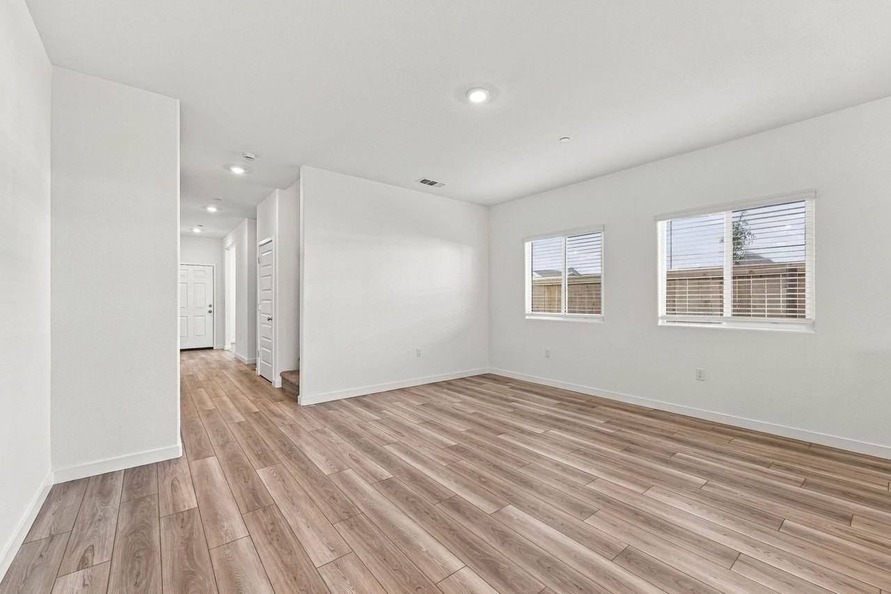 12661 Hereford Ave - Photo 4 of 43
