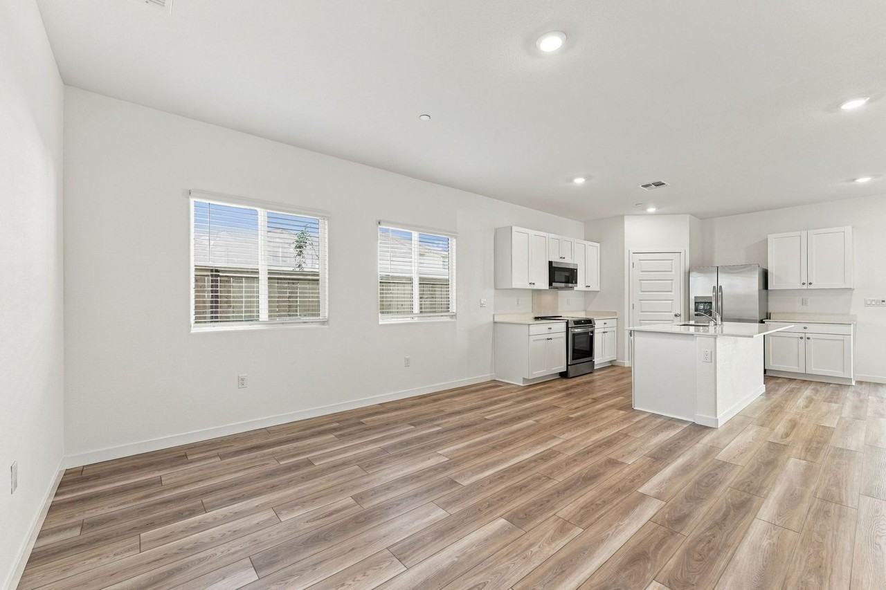12661 Hereford Ave - Photo 5 of 43