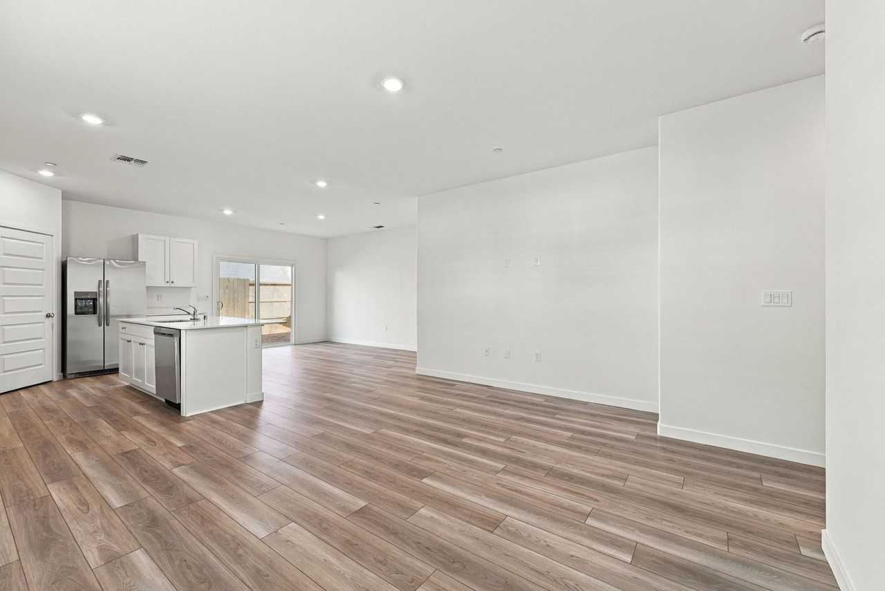 12661 Hereford Ave - Photo 6 of 43