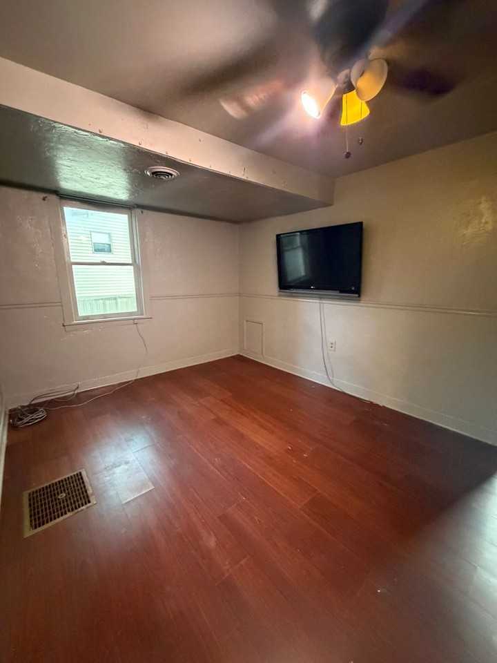 120 Church St - Photo 6 of 13