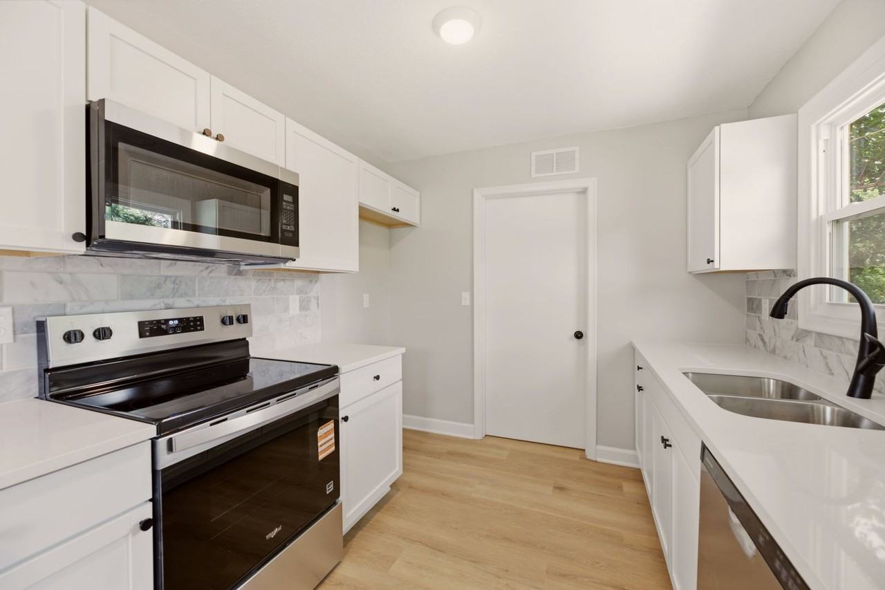 1425 N Georgie Ave - Photo 2 of 32
