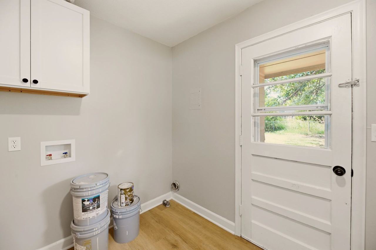 1425 N Georgie Ave - Photo 3 of 32
