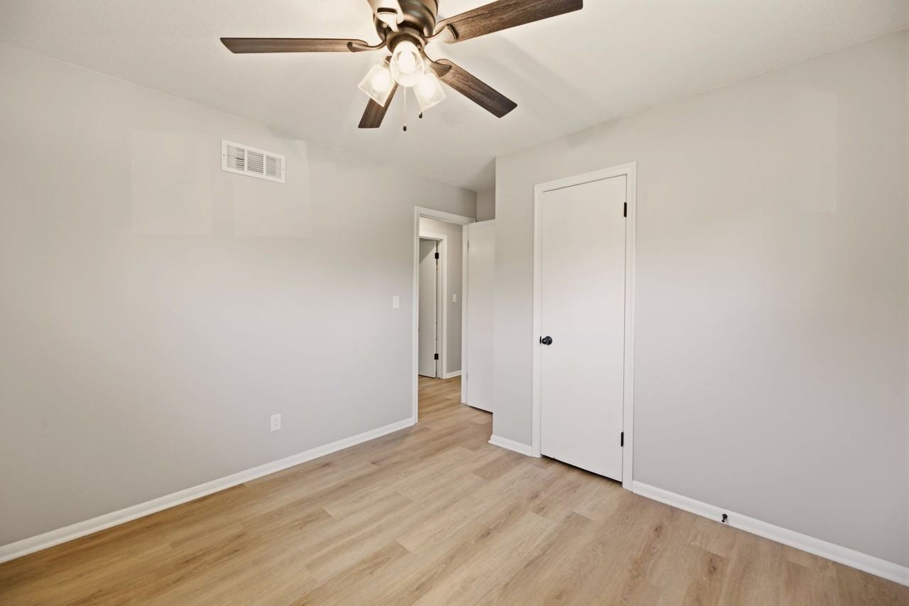 1425 N Georgie Ave - Photo 5 of 32