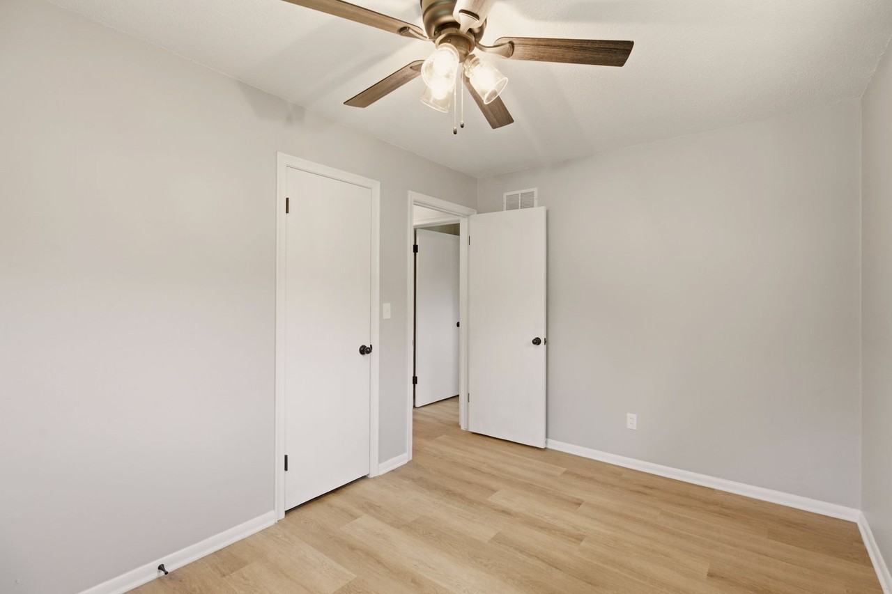 1425 N Georgie Ave - Photo 6 of 32