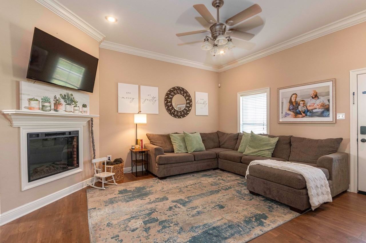 1402 Breaux Rd - Photo 3 of 13