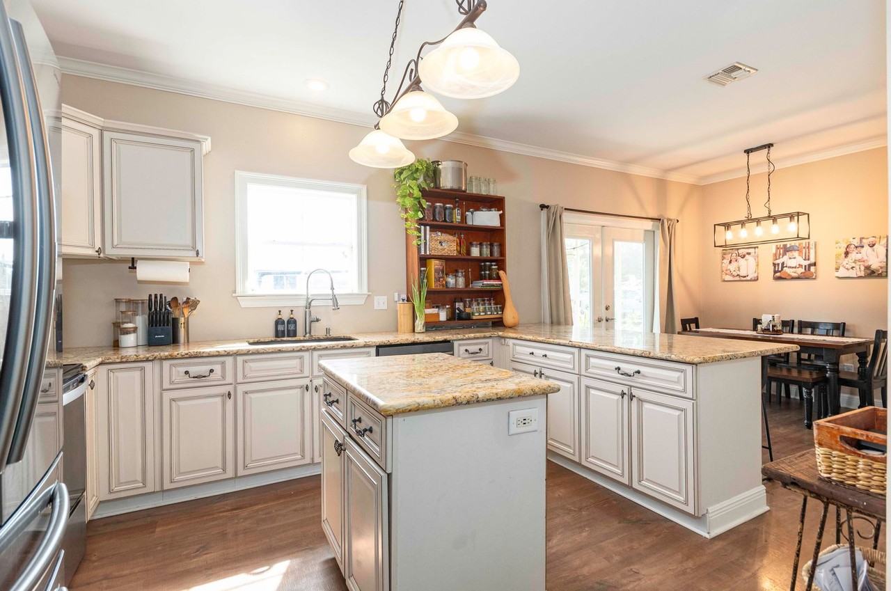 1402 Breaux Rd - Photo 6 of 13