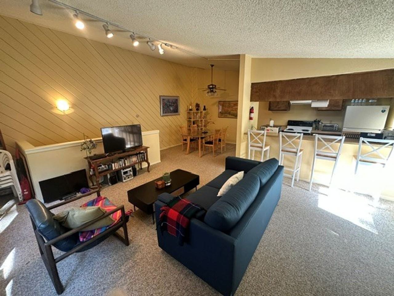 723C Gary Ln - Photo 2 of 10