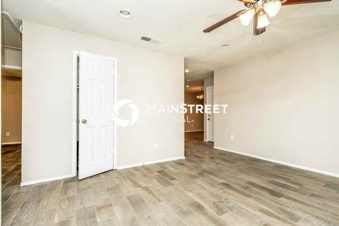 2404 Mcadoo Ln - Photo 3 of 16
