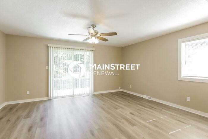 503 Ne Castle Dr - Photo 3 of 17