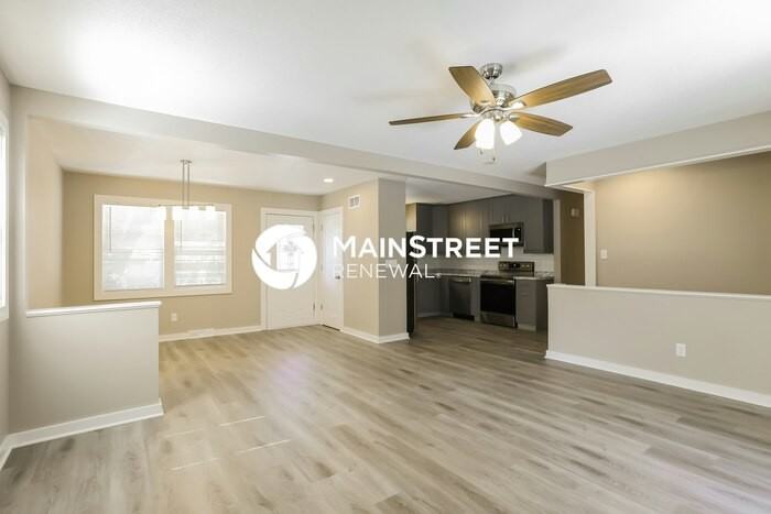 503 Ne Castle Dr - Photo 4 of 17