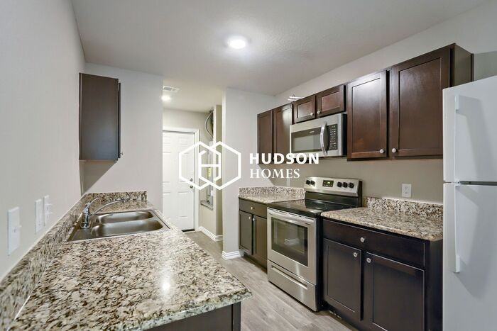 8118 Chateau St - Photo 4 of 13