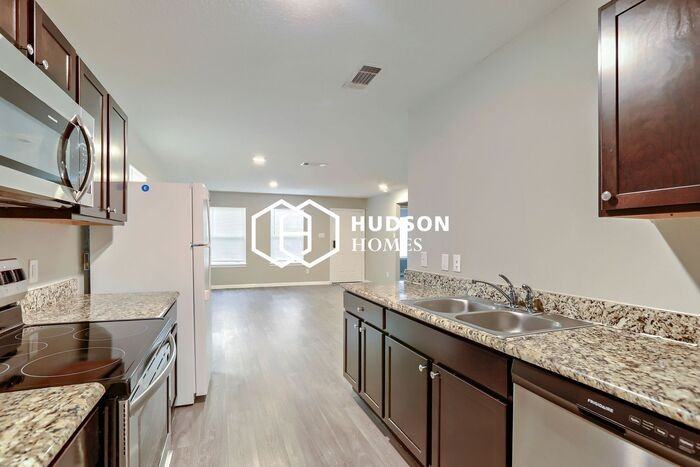 8118 Chateau St - Photo 5 of 13