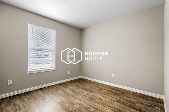 8118 Chateau St - Photo 7 of 13