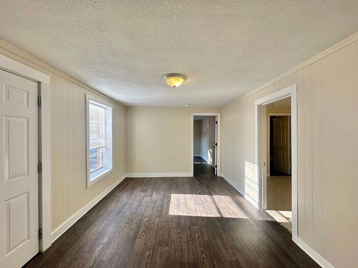 1420 W Houston St #A - Photo 5 of 16