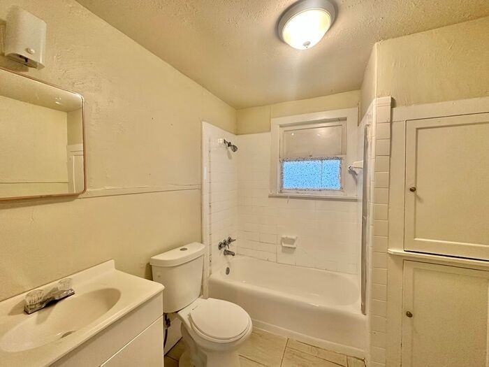 1420 W Houston St #A - Photo 7 of 16