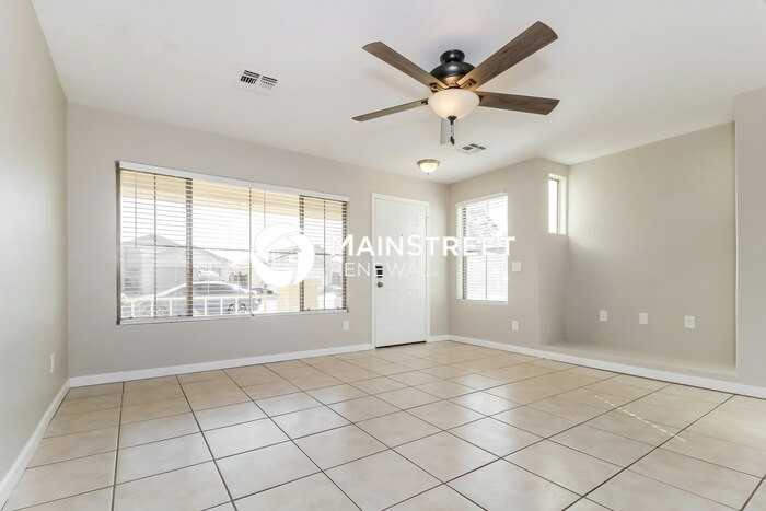 6324 W Winslow Ave - Photo 3 of 17