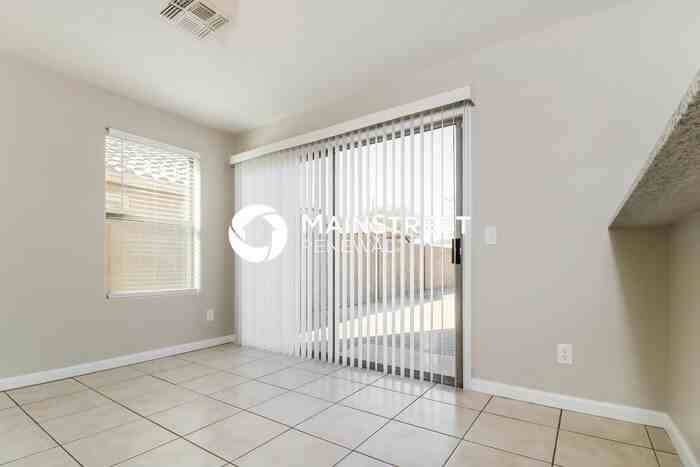 6324 W Winslow Ave - Photo 5 of 17