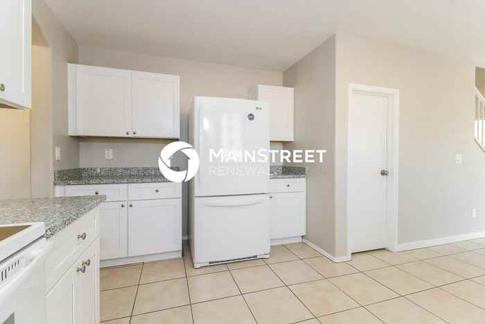 6324 W Winslow Ave - Photo 7 of 17