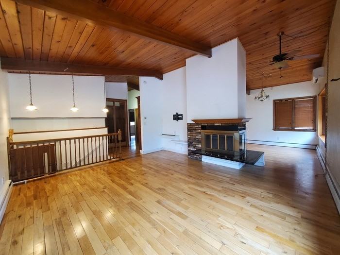 604 Stanford Rd - Photo 6 of 21