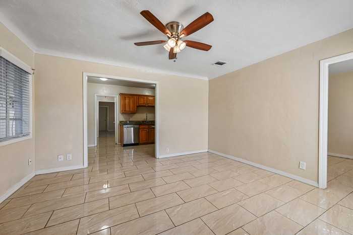 2321 N 9th St - Photo 4 of 31