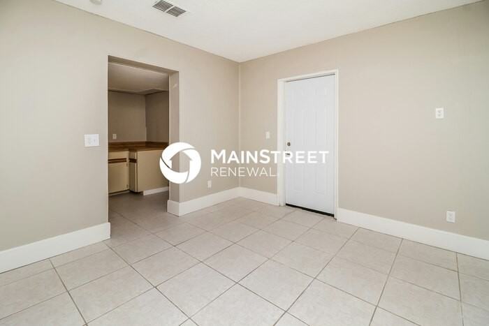 384 Kingsley Dr - Photo 4 of 16
