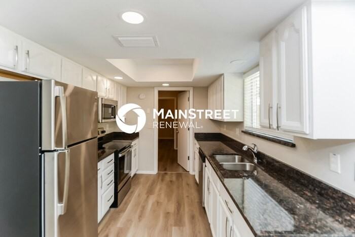 555 N Elm - Photo 6 of 16