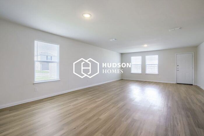 122 Hesed St - Photo 2 of 12