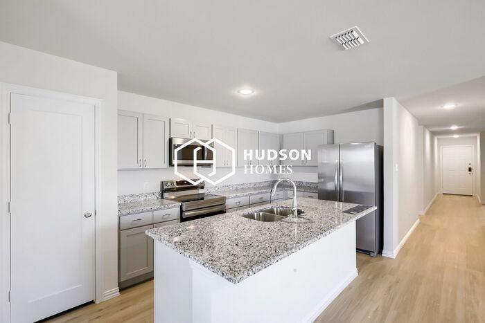 122 Hesed St - Photo 4 of 12