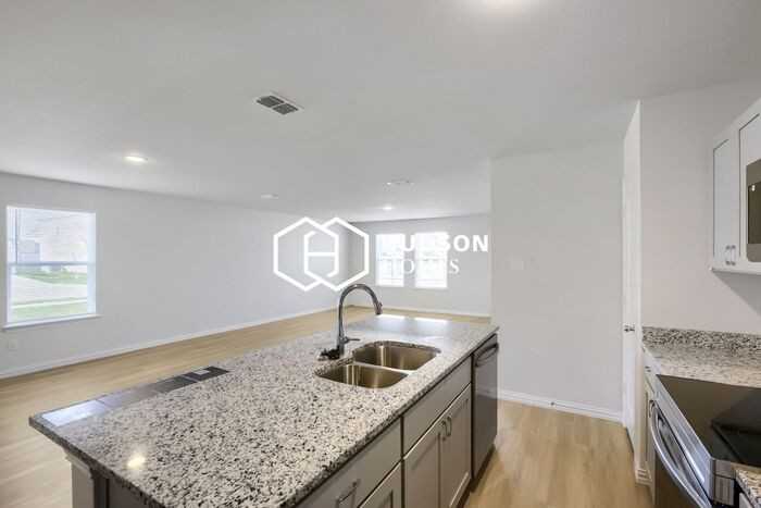 122 Hesed St - Photo 5 of 12