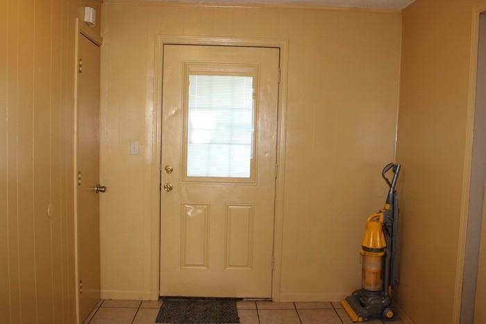 919 Columbia Ave #B - Photo 3 of 6