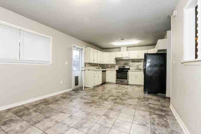 809 Desoto Pl - Photo 6 of 12